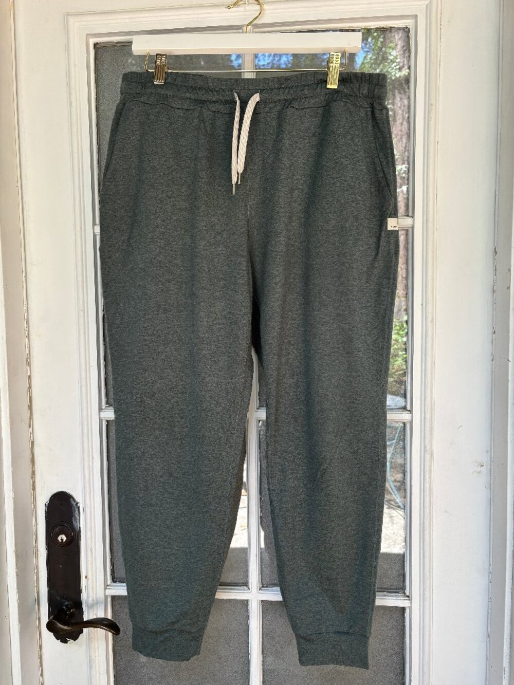 Vuori Joggers – Size Large – Heather Green Performance Sweatpants